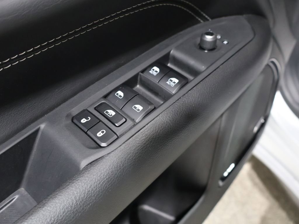 Used 2024 Jeep Compass Limited w/ High Altitude Package image 13