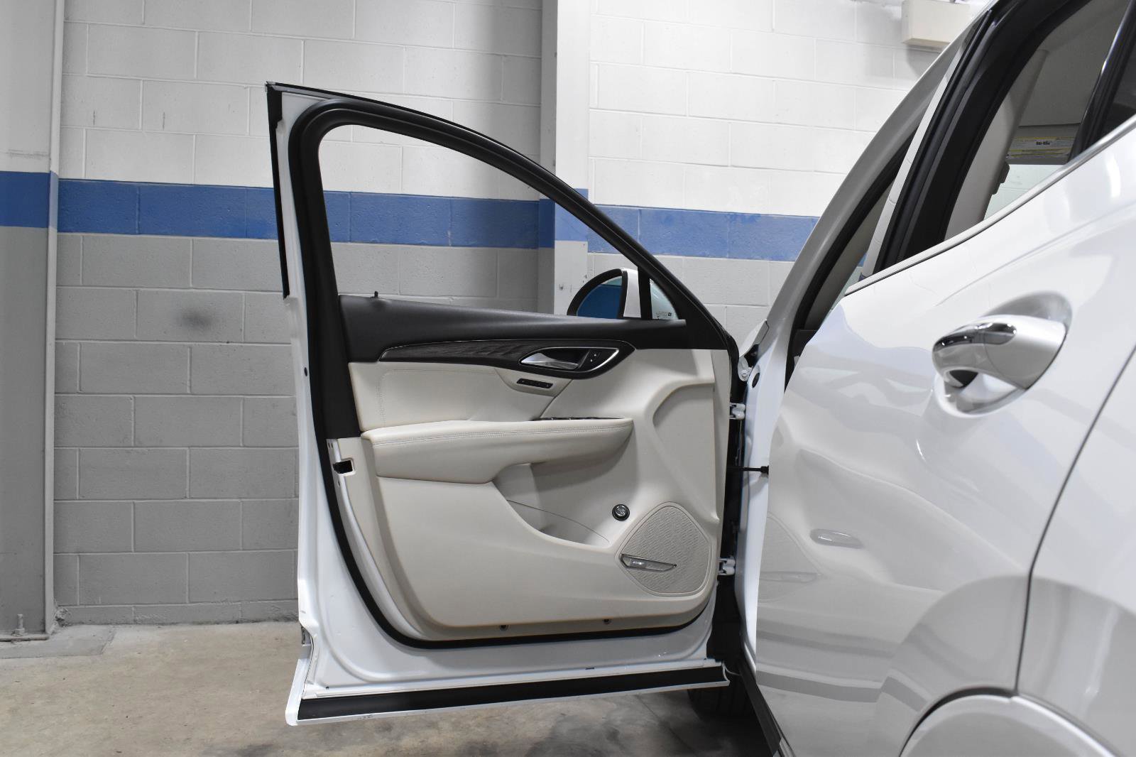 Used 2023 Buick Envision Avenir image 13