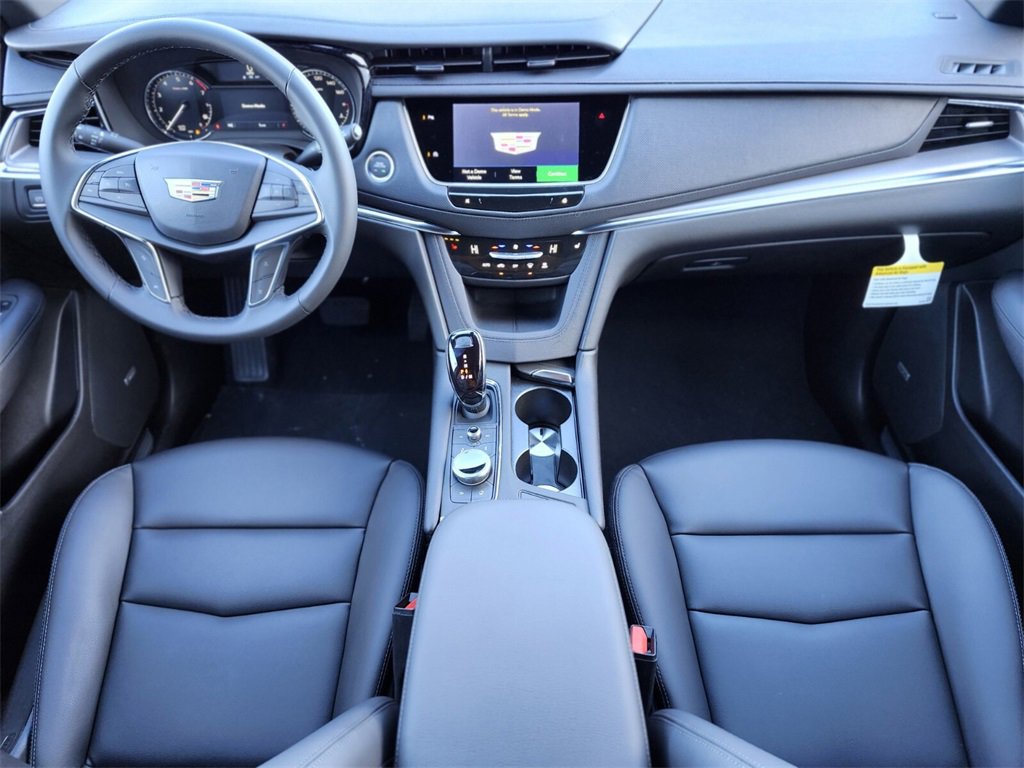 New 2026 Cadillac XT5 Luxury image 10