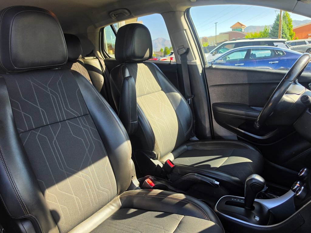 Used 2019 Chevrolet Trax LT w/ LT Convenience Package AWD/4WD image 14
