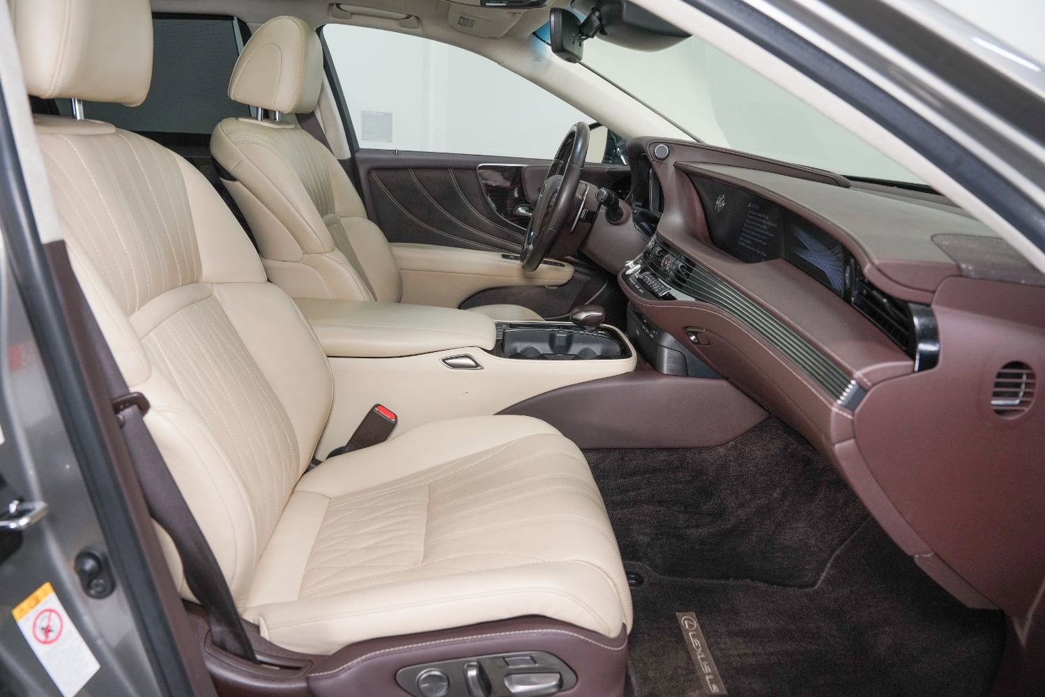 Used 2018 Lexus LS 500 w/ Luxury Package image 25