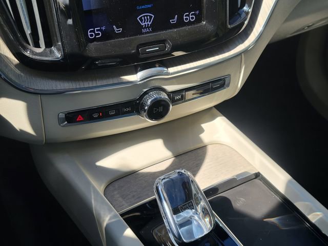 Used 2021 Volvo XC60 T8 Inscription w/ Advanced Package image 19