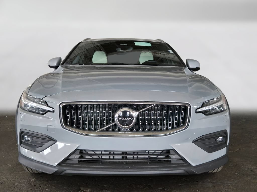 New 2026 Volvo V60 B5 Cross Country Ultra w/ Climate Package AWD/4WD image 8