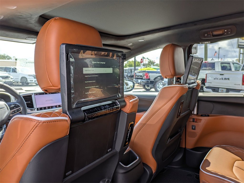 New 2026 Chrysler Pacifica Pinnacle image 17