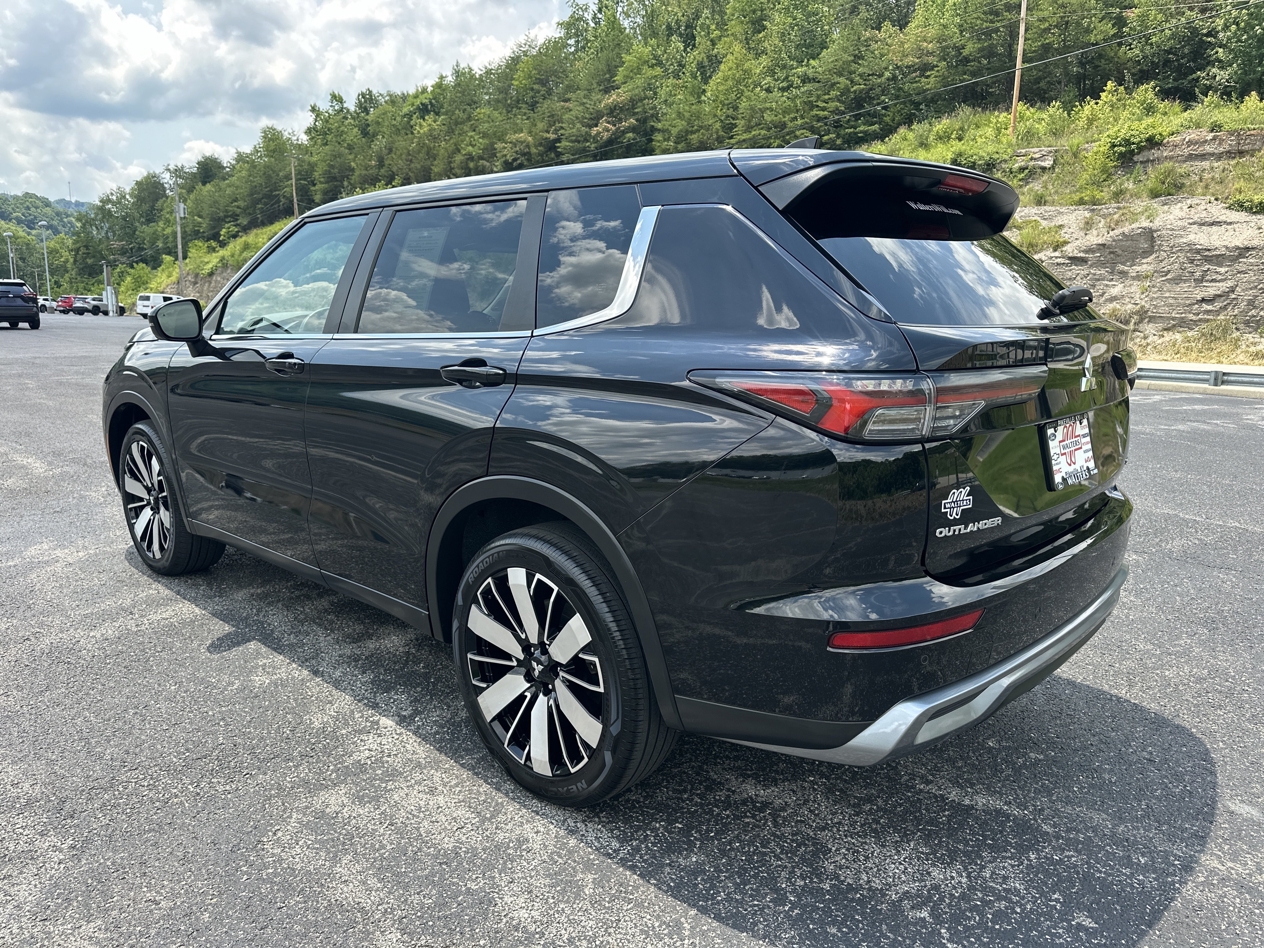 Used 2025 Mitsubishi Outlander SE AWD/4WD image 9