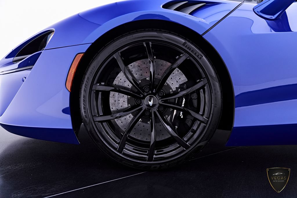 Used 2025 McLaren Artura RWD image 3