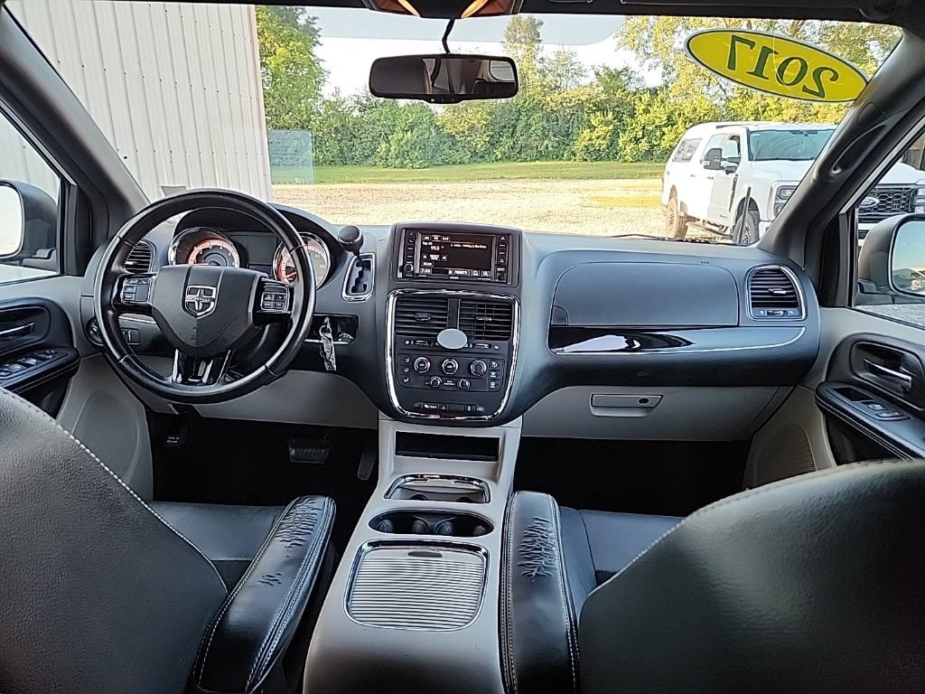 Used 2017 Dodge Grand Caravan SXT FWD image 30