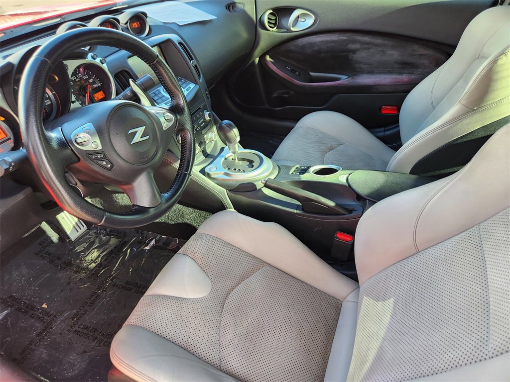 Used 2009 Nissan 370Z Touring w/ Sport Pkg image 2