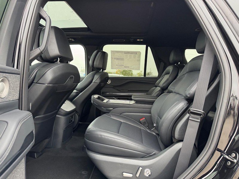 New 2025 Lincoln Navigator Reserve w/ Jet Appearance Package image 10