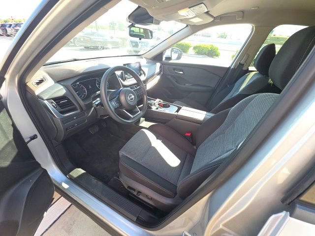 Used 2023 Nissan Rogue SV FWD image 12