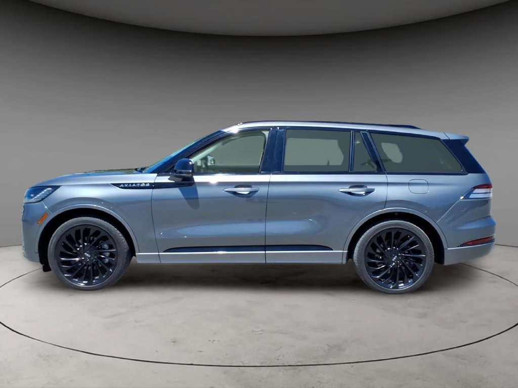 Certified 2025 Lincoln Aviator Reserve w/ Equipment Group 201A AWD/4WD image 4
