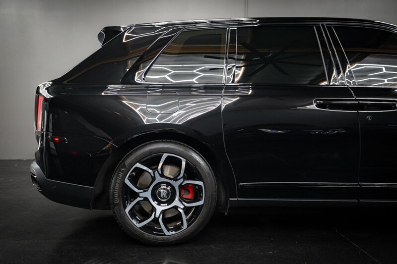 Used 2023 Rolls-Royce Cullinan Black Badge w/ Dark Exterior Package AWD/4WD image 12