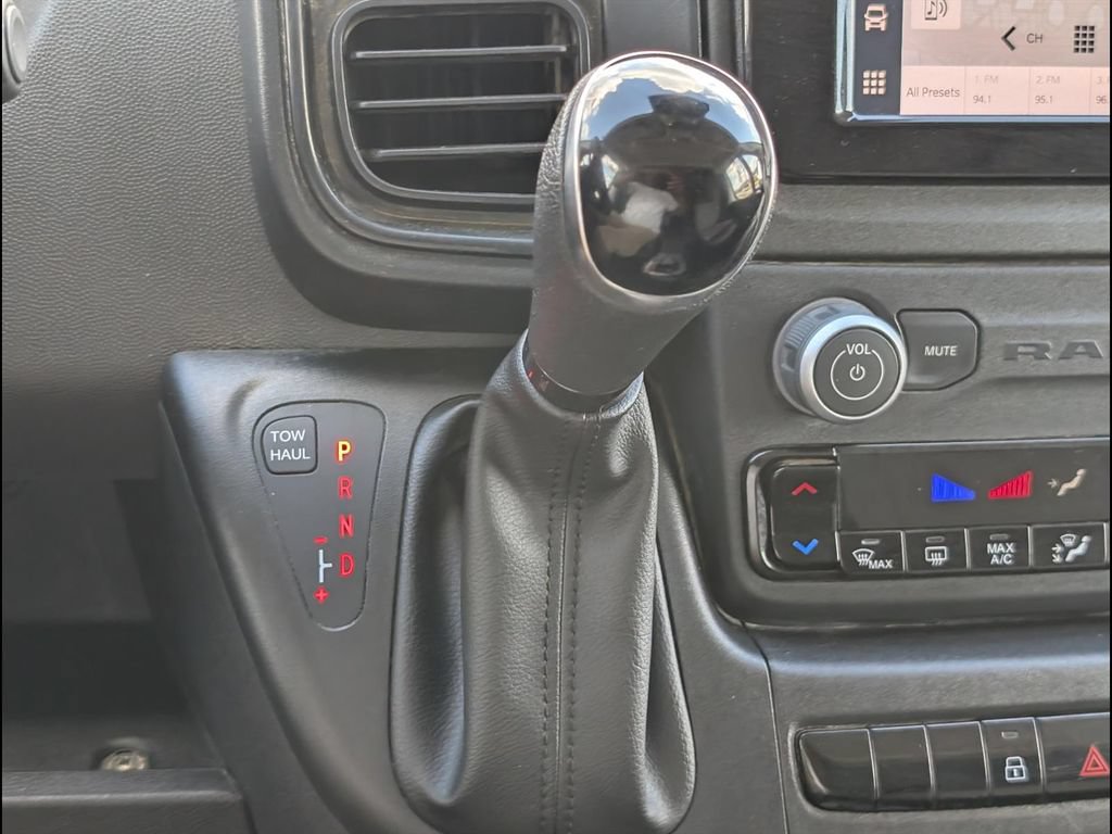 Used 2025 RAM ProMaster 2500 w/ Convenience Group FWD image 15
