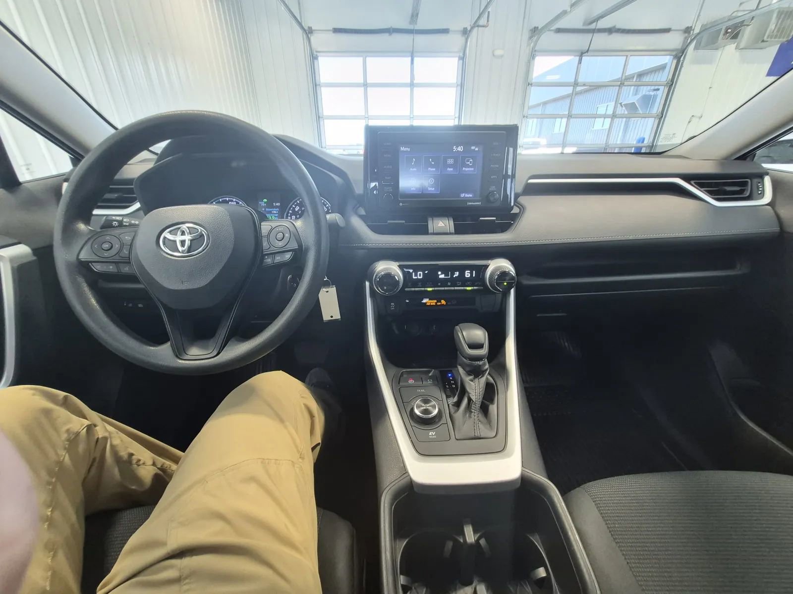Used 2022 Toyota RAV4 LE AWD/4WD image 23