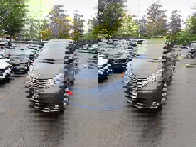 Used 2017 Toyota Sienna XLE Premium