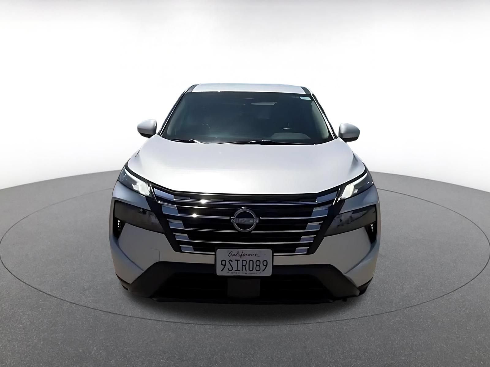 Used 2025 Nissan Rogue SV FWD image 4