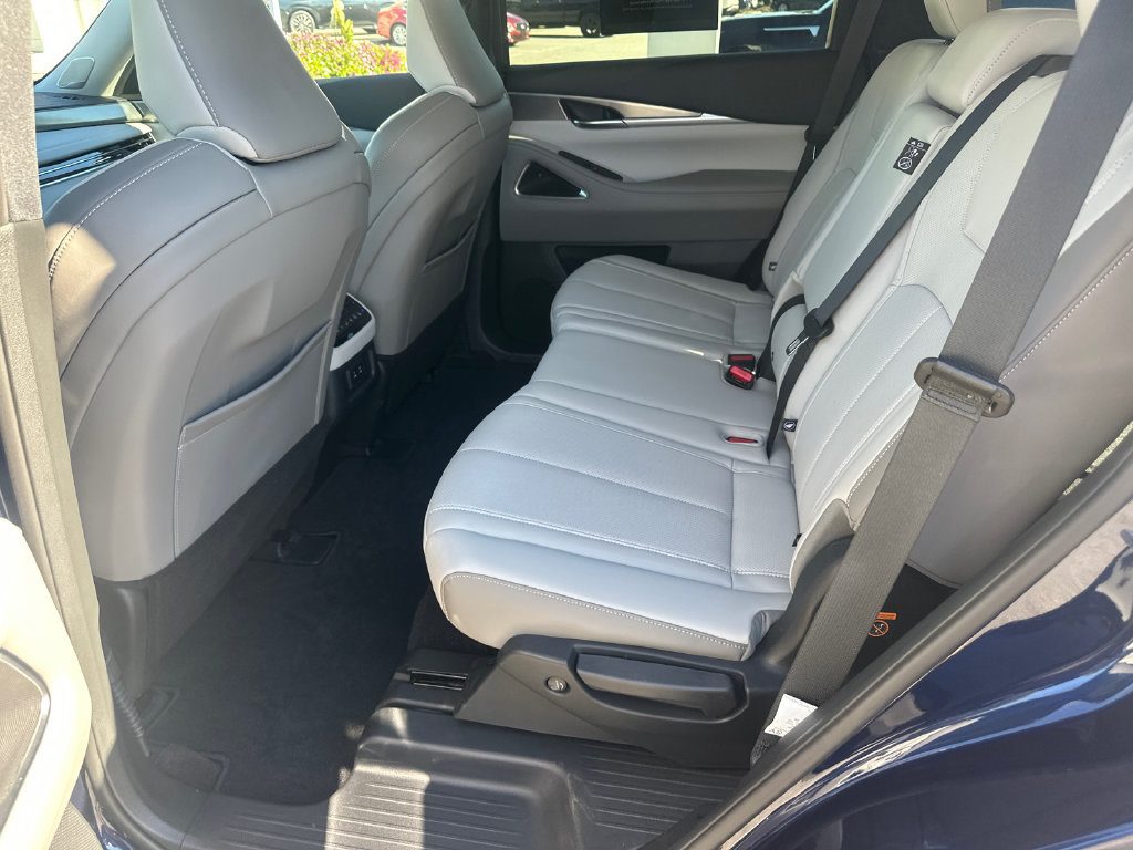 Certified 2027 INFINITI QX60 Luxe w/ Cargo Package FWD image 17