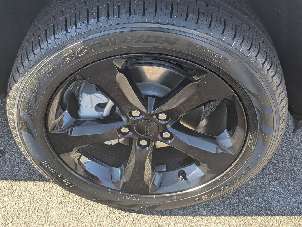 New 2025 Jeep Grand Cherokee Limited w/ Black Appearance Package image 15