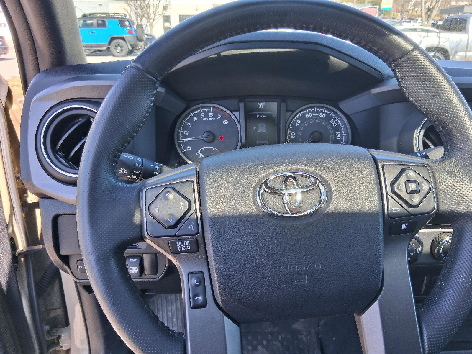 Used 2017 Toyota Tacoma TRD Off-Road w/ Premium & Technology Package image 11