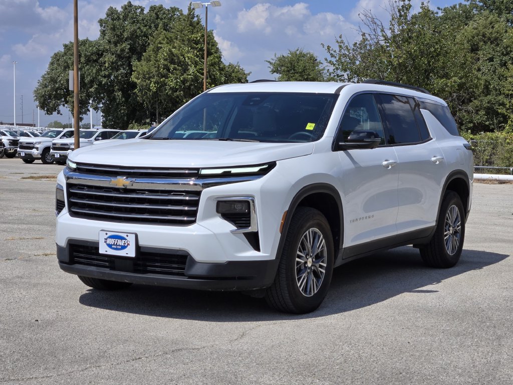 Used 2026 Chevrolet Traverse LT w/ Driver Confidence Package FWD image 3