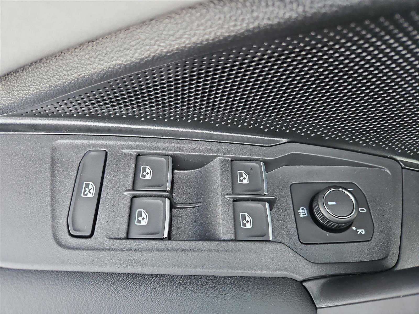 New 2026 Volkswagen Tiguan SE image 13