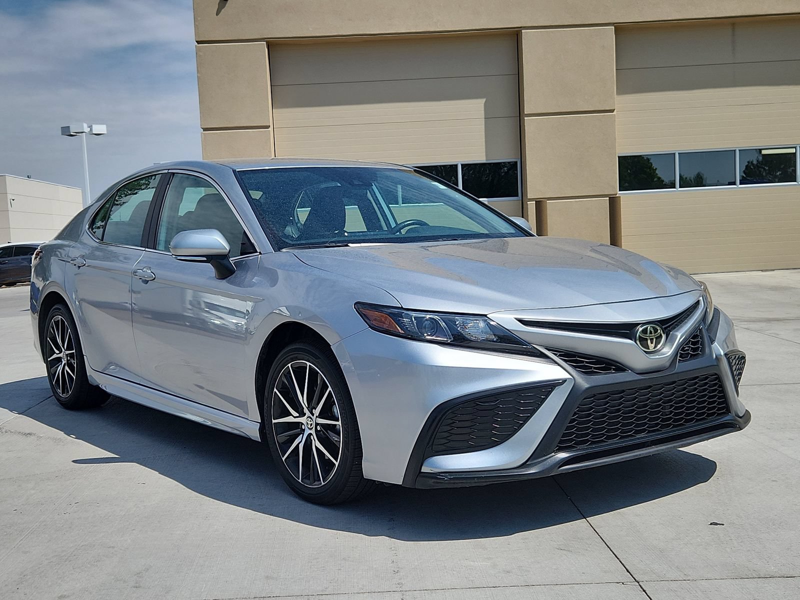 Used 2024 Toyota Camry SE FWD image 7