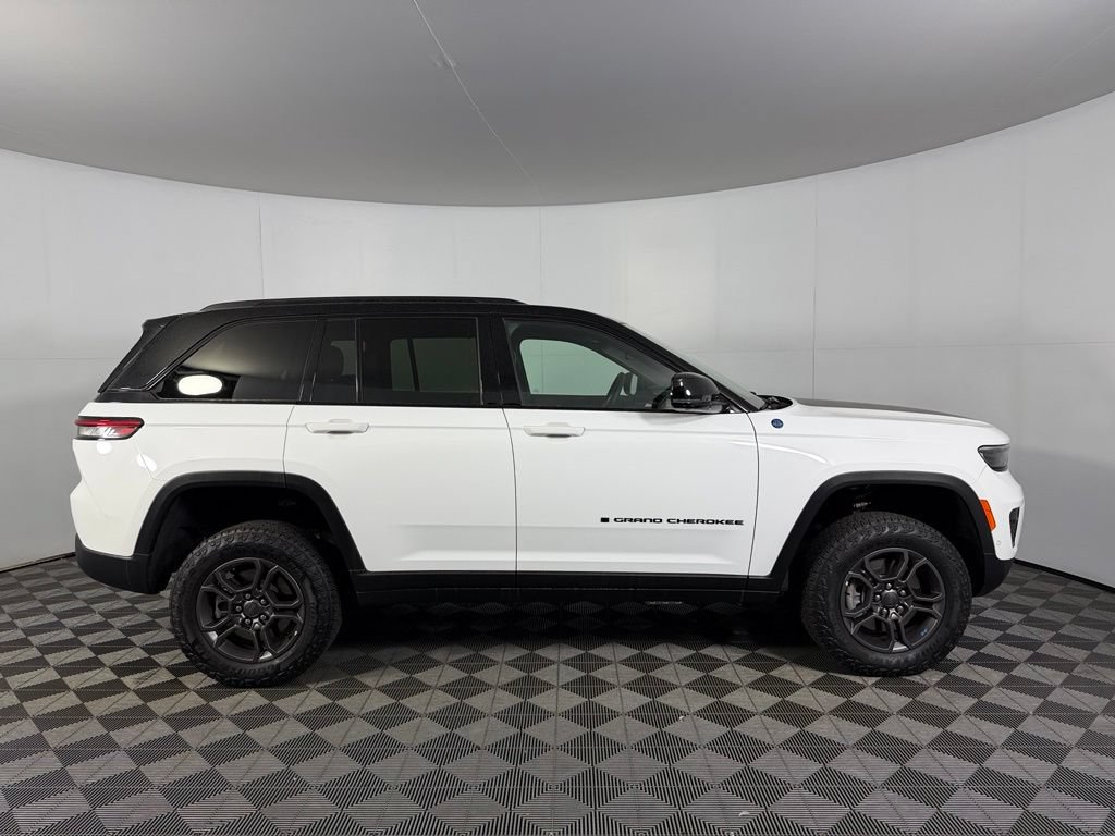 Used 2025 Jeep Grand Cherokee Trailhawk w/ Advanced Protech Group II AWD/4WD image 6