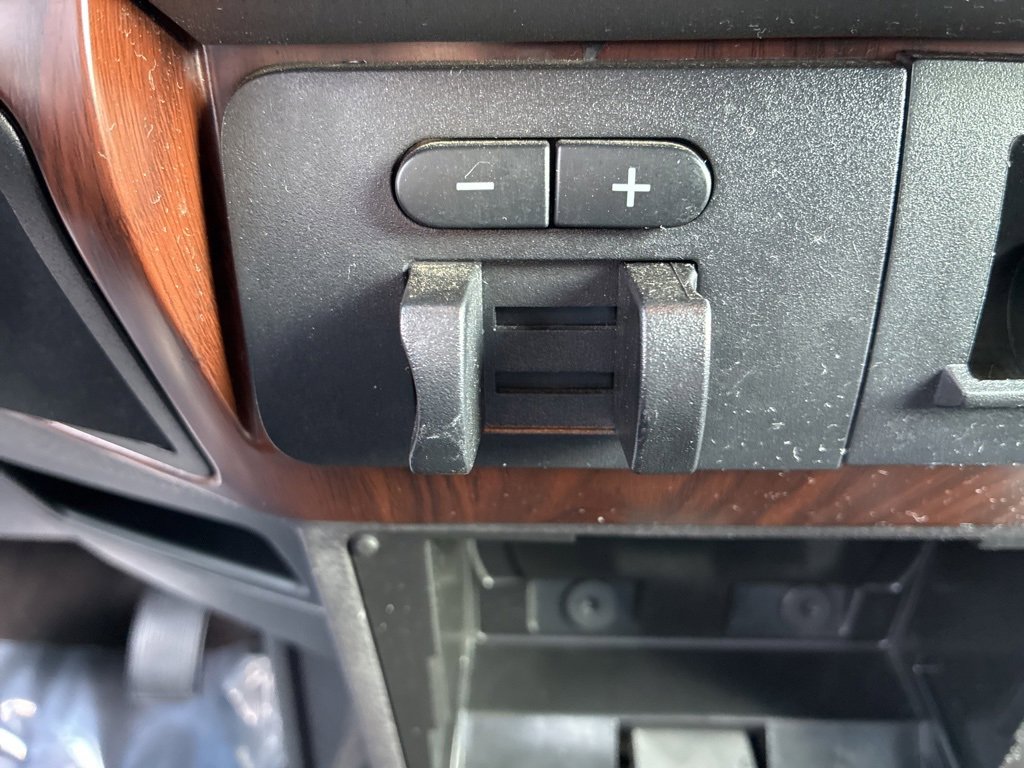 Used 2013 Ford F350 Lariat w/ Camper Pkg image 13