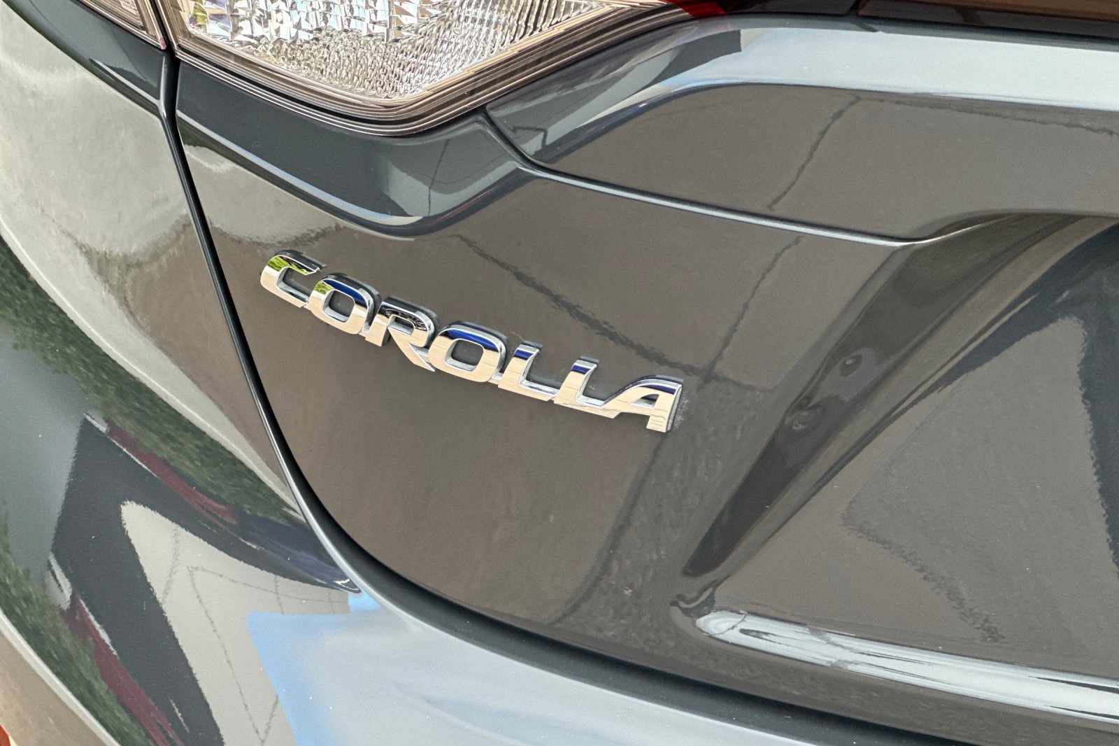 Used 2024 Toyota Corolla SE w/ SE Package FWD image 21