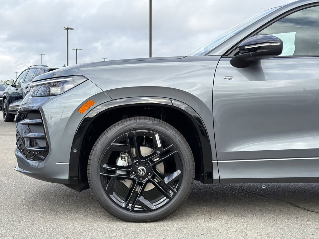 New 2026 Volkswagen Tiguan SE R-Line image 9