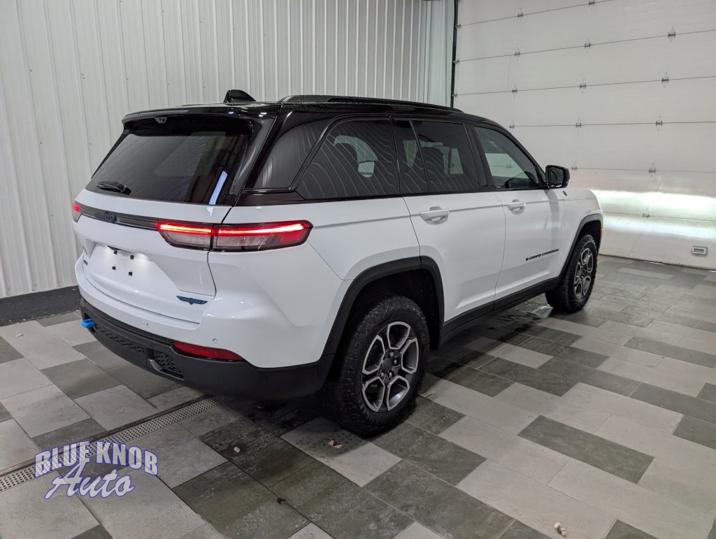 Used 2023 Jeep Grand Cherokee Trailhawk w/ Advanced Protech Group II AWD/4WD image 4