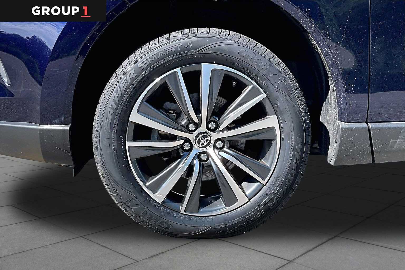 Used 2023 Toyota Venza LE AWD/4WD image 10
