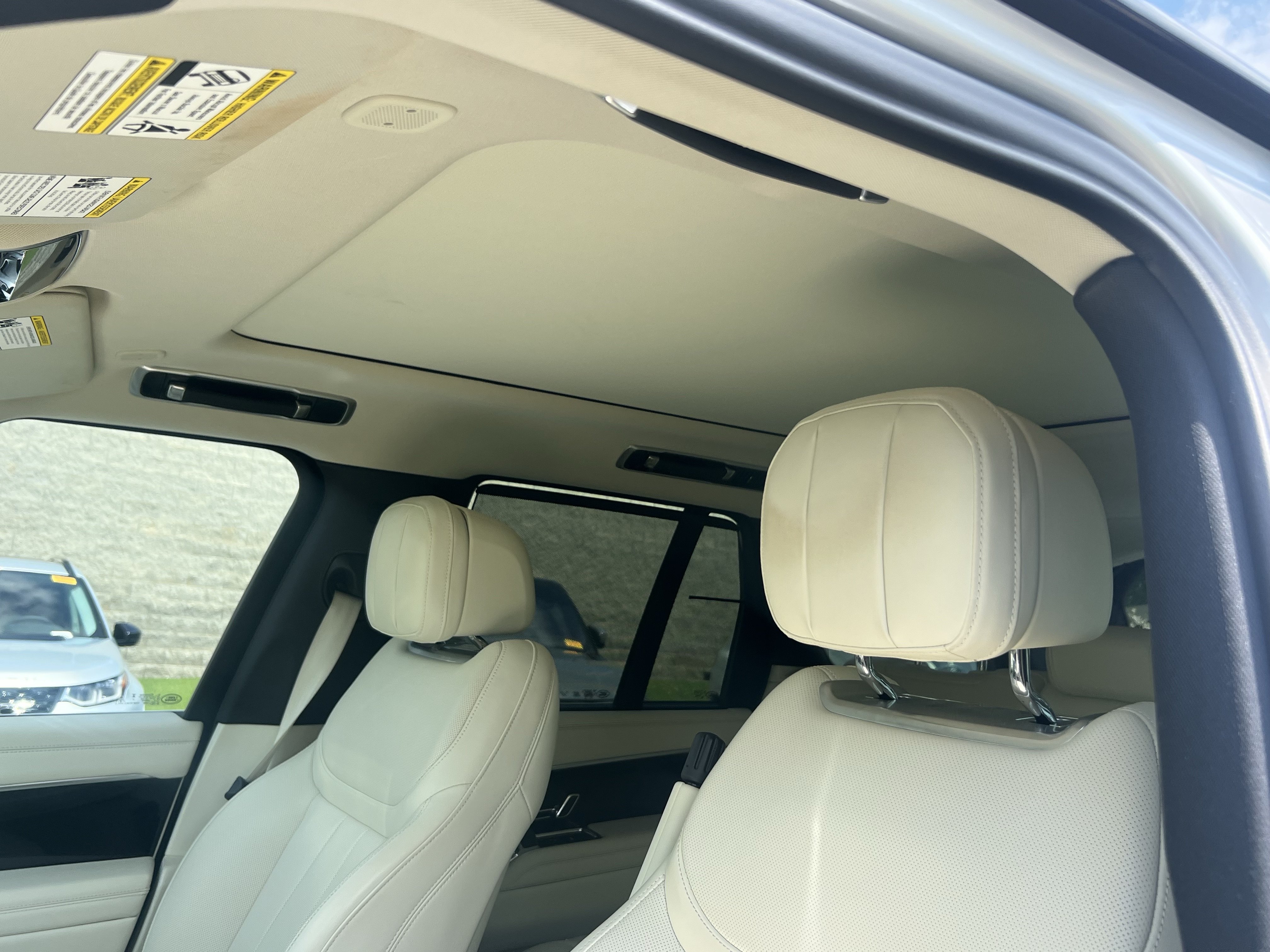 Certified 2025 Land Rover Range Rover SE AWD/4WD image 20