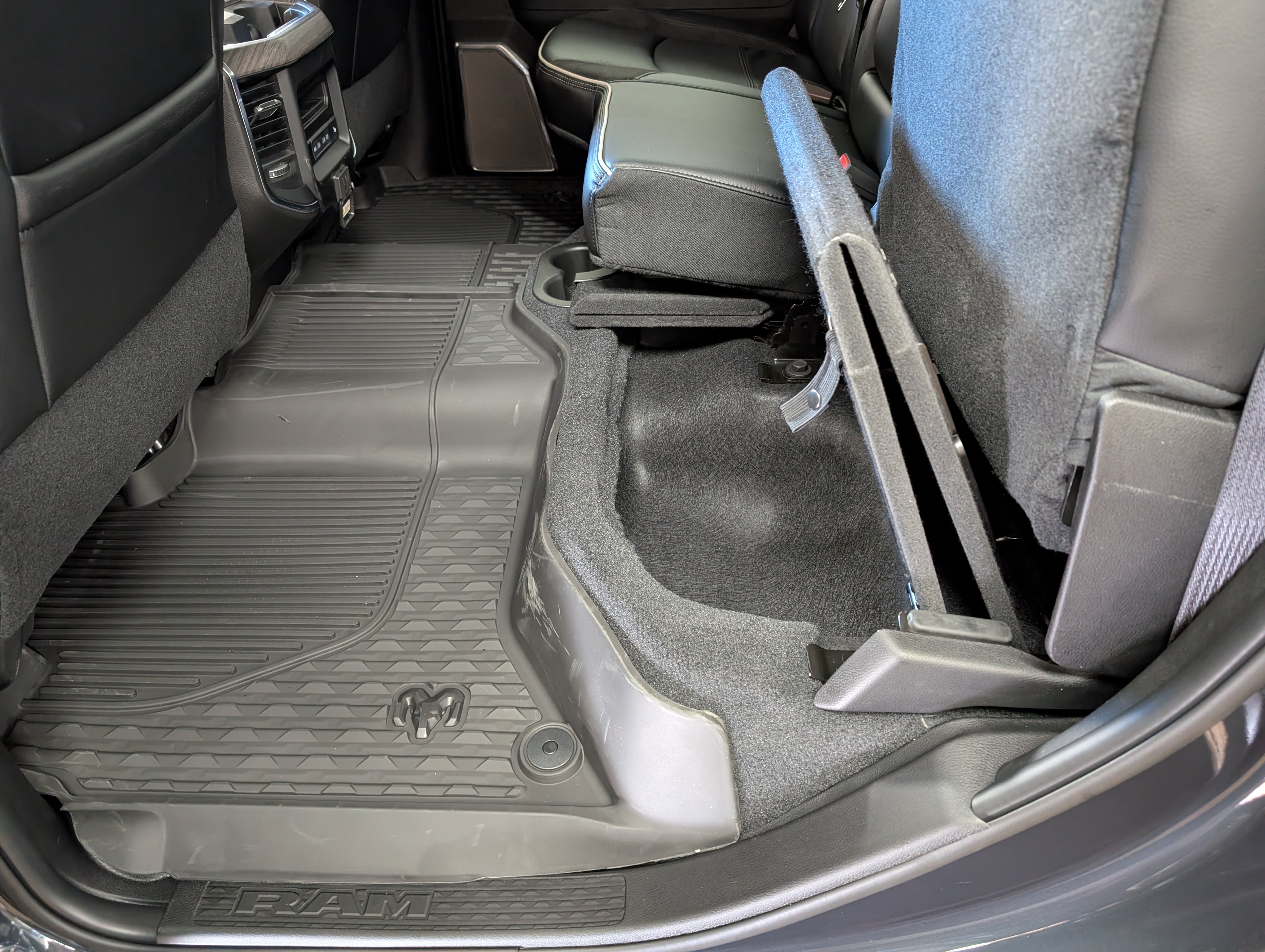 New 2026 RAM 2500 Laramie AWD/4WD image 11