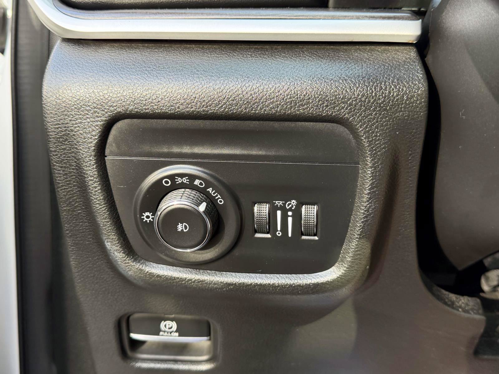 Used 2024 Jeep Grand Cherokee Limited AWD/4WD image 18
