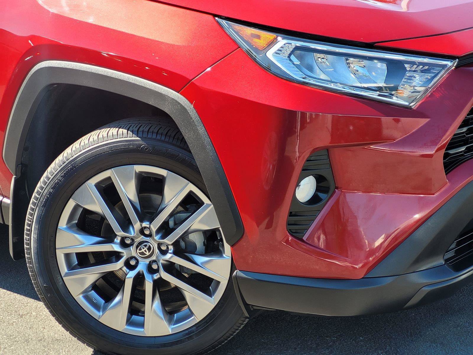 Used 2021 Toyota RAV4 XLE Premium AWD/4WD image 5