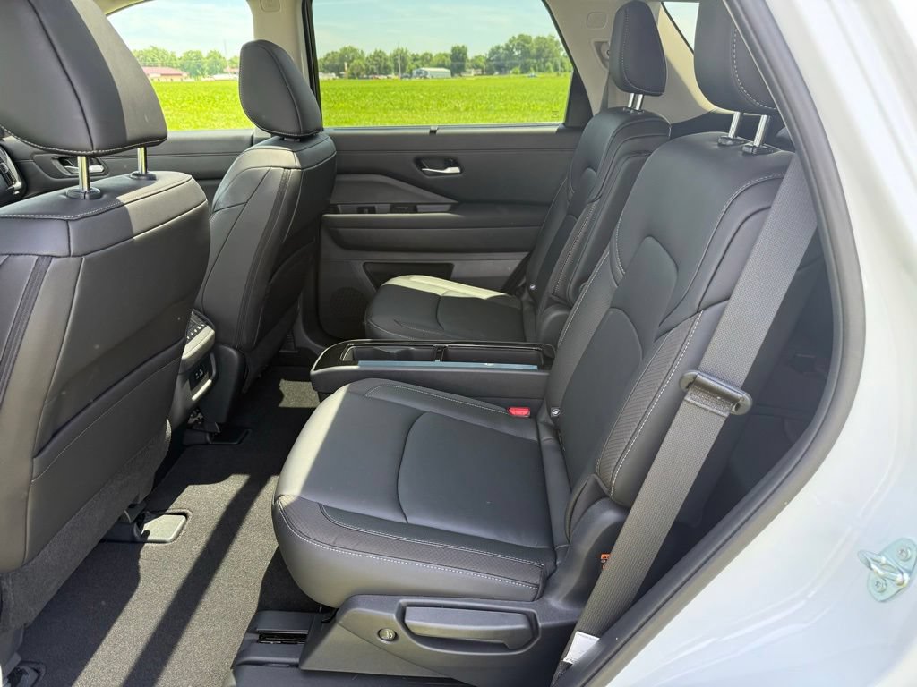 Certified 2025 Nissan Pathfinder SL w/ SL Premium Package AWD/4WD image 11