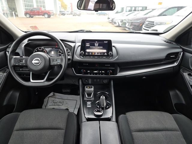 Used 2024 Nissan Rogue SV image 30