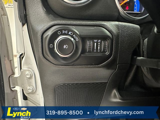 Used 2018 Jeep Wrangler Unlimited Sahara w/ Cold Weather Group AWD/4WD image 16