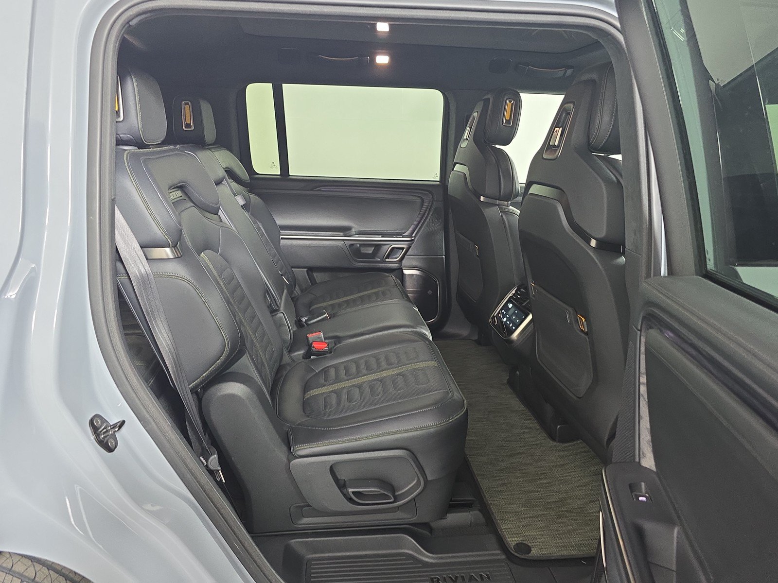 Used 2024 Rivian R1S Adventure AWD/4WD image 23