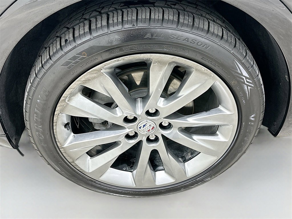 Used 2022 Buick Envision Avenir w/ Technology Package II image 32