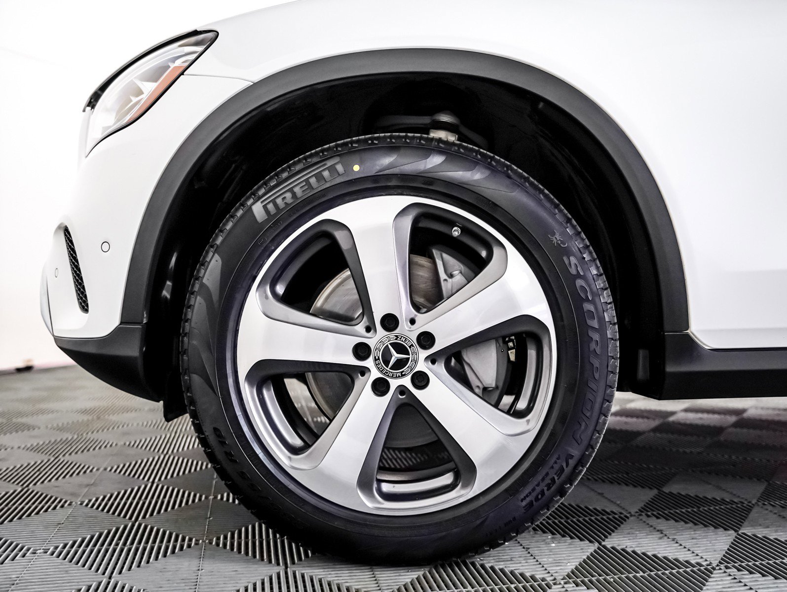 Used 2022 Mercedes-Benz GLC 300 image 4