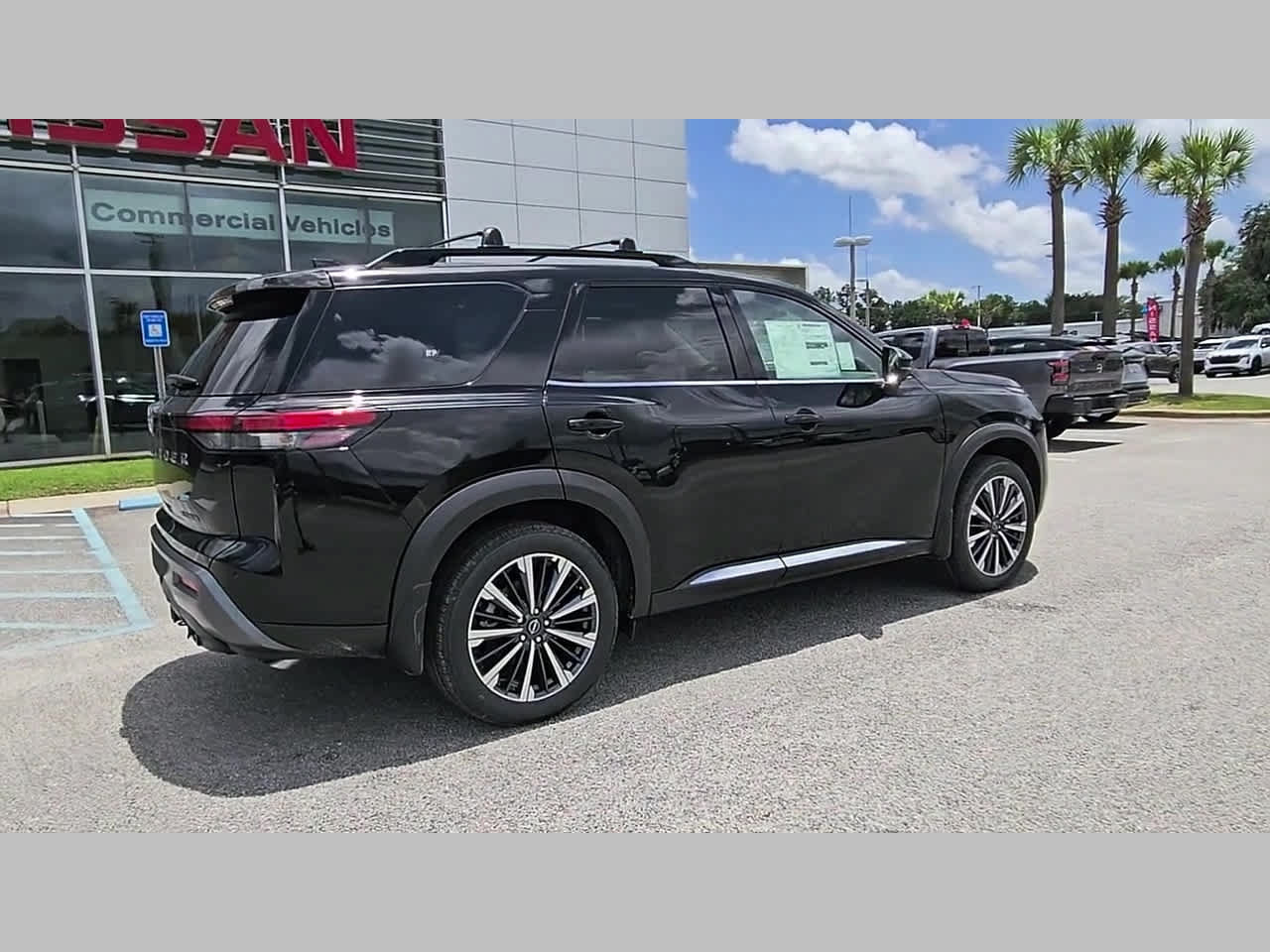 New 2026 Nissan Pathfinder Platinum FWD image 32