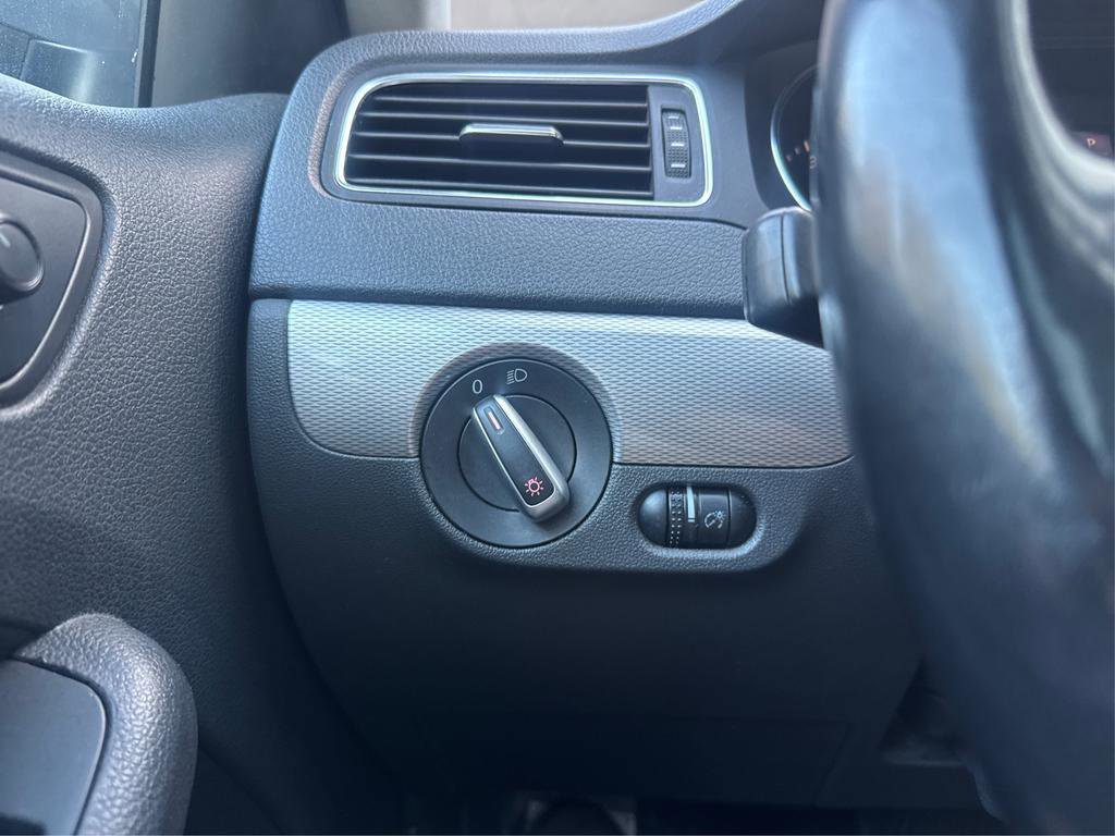 Used 2017 Volkswagen Jetta SE FWD image 19