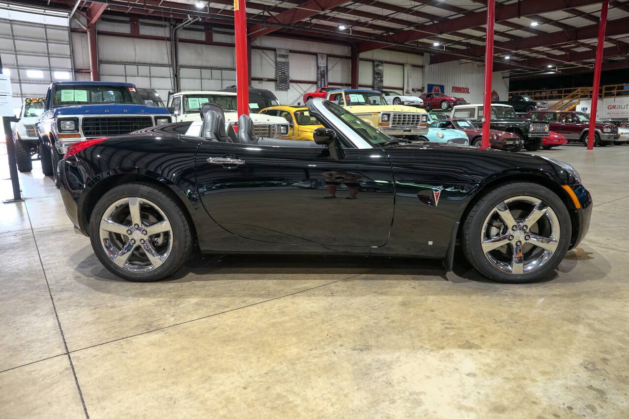 Used 2006 Pontiac Solstice Convertible w/ Premium Package RWD image 10