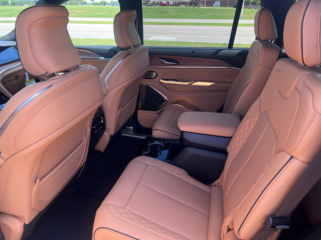 New 2026 Jeep Grand Cherokee L Summit w/ Obsidian Package AWD/4WD image 17