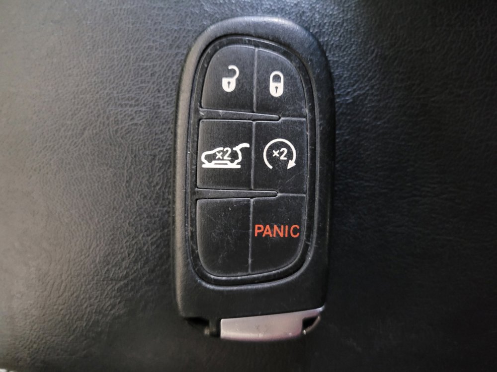 Used 2019 Jeep Cherokee Limited FWD image 32