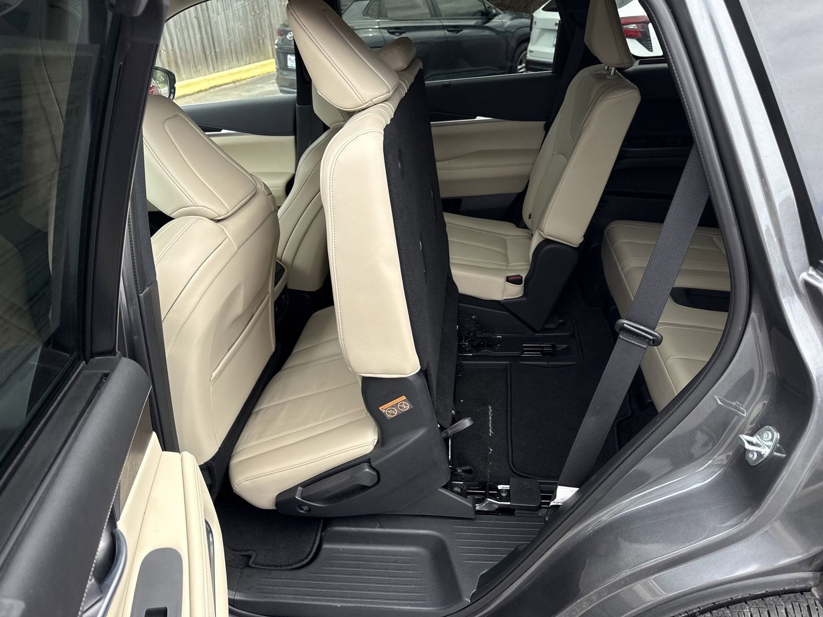 Used 2025 INFINITI QX60 Sensory image 11