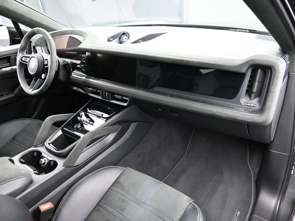 Certified 2024 Porsche Cayenne Turbo GT AWD/4WD image 32
