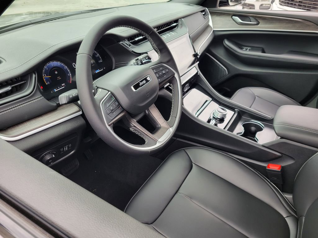 New 2026 Jeep Grand Cherokee L Limited w/ Limited Altitude Package AWD/4WD image 3